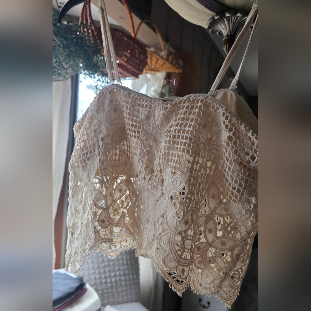 Express Cream Lace Top - Picture 3 of 5